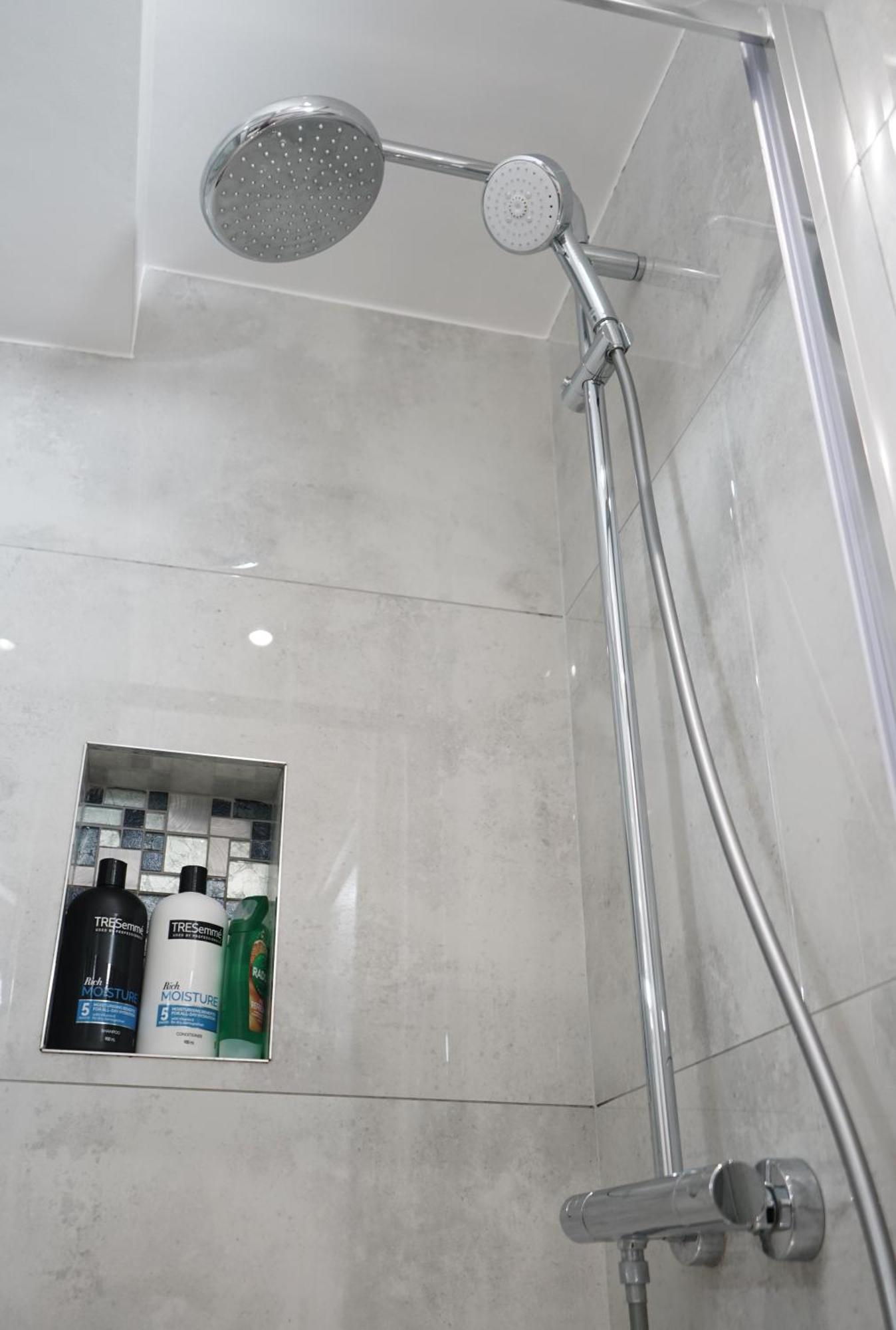 Luxury London House Sleeps 13, 2 Minutes To Metro Villa Exterior photo