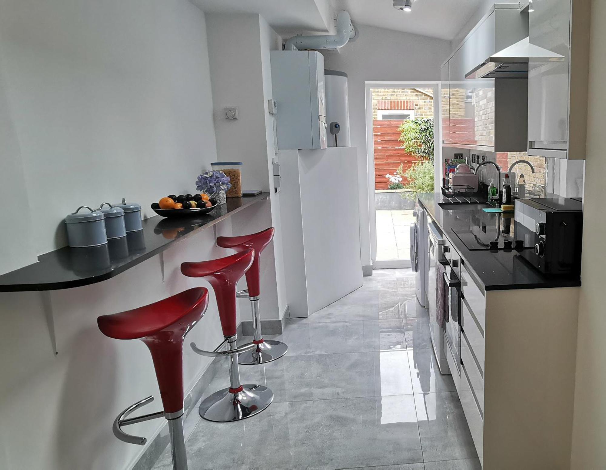 Luxury London House Sleeps 13, 2 Minutes To Metro Villa Exterior photo