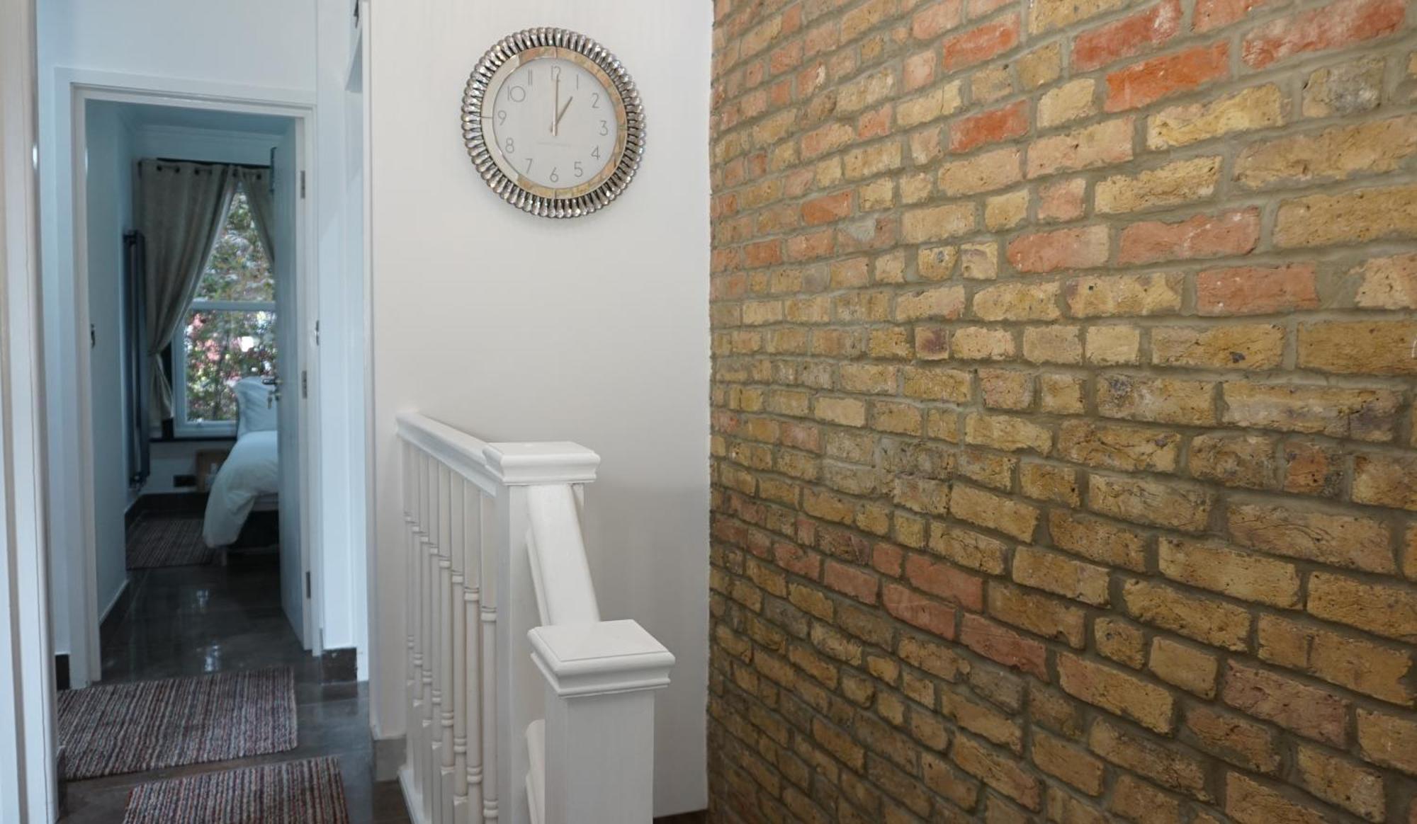 Luxury London House Sleeps 13, 2 Minutes To Metro Villa Exterior photo