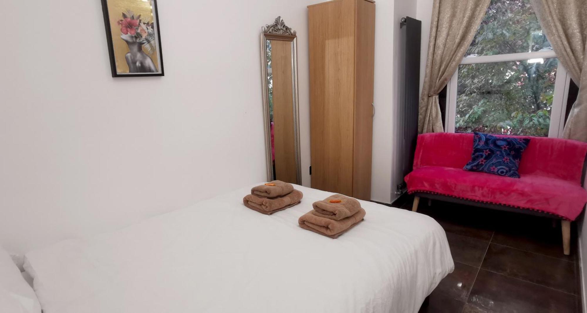 Luxury London House Sleeps 13, 2 Minutes To Metro Villa Exterior photo