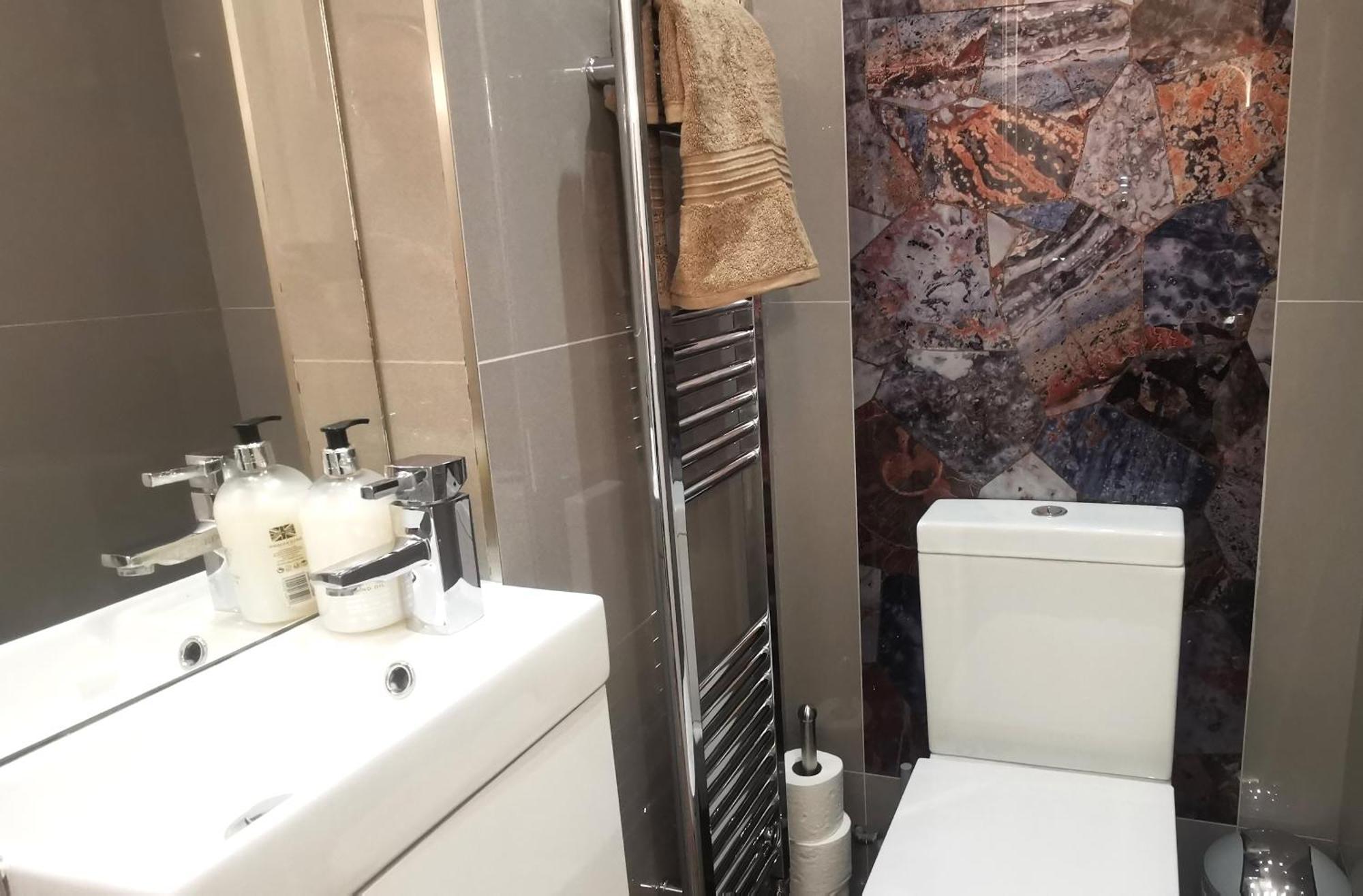 Luxury London House Sleeps 13, 2 Minutes To Metro Villa Exterior photo