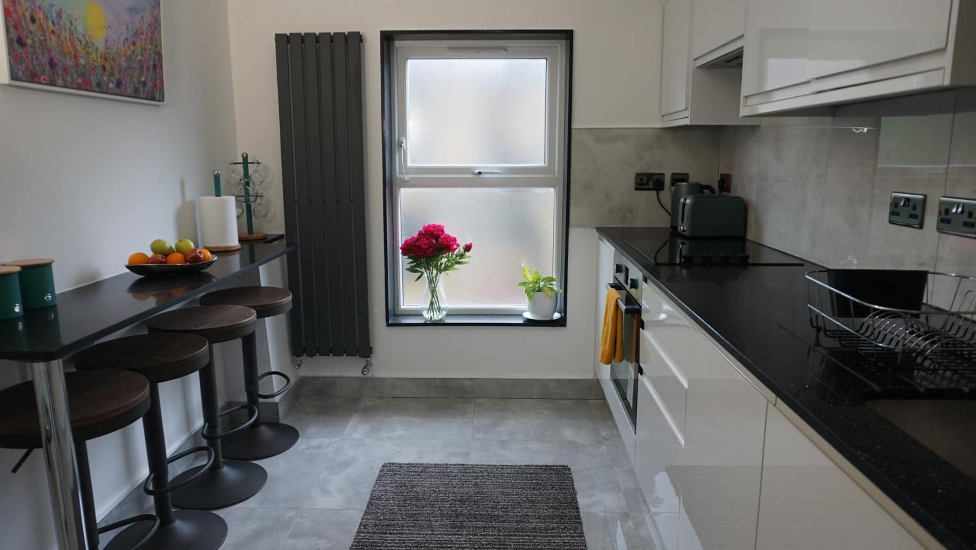 Luxury London House Sleeps 13, 2 Minutes To Metro Villa Exterior photo